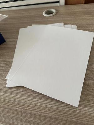 塗装された 250-350gm C2S/印刷および梱包のための高散装アートカード