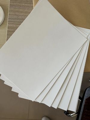 塗装された 250-350gm C2S/印刷および梱包のための高散装アートカード