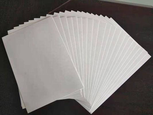 PE コーティング 250-350gm C2S/GC2/印刷および梱包のための高散布アートカード紙ロール