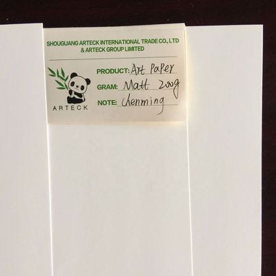オフセット印刷 コンパティブル C2s 80gsm-250gsm アート紙 塗装用用 レイムパッケージ